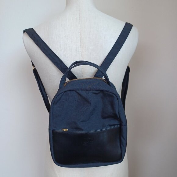 Herschel Backpack Classic Black Smaller Size‎ Zipper Pockets Adjustable Straps main image 5